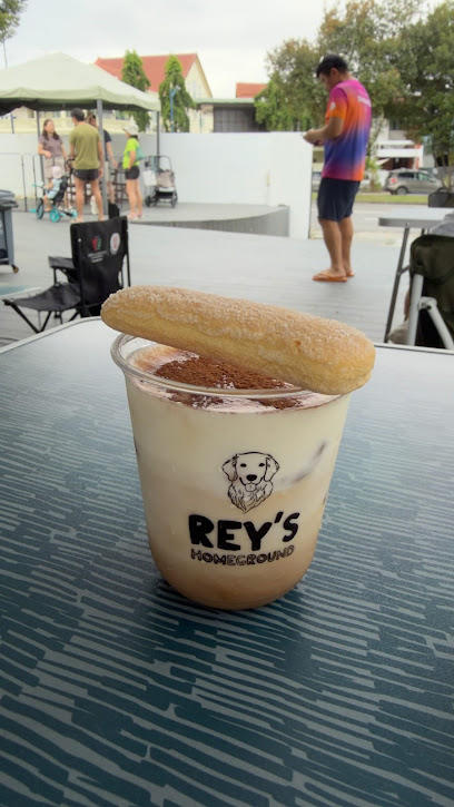 Rey’s - Dog Cafes
