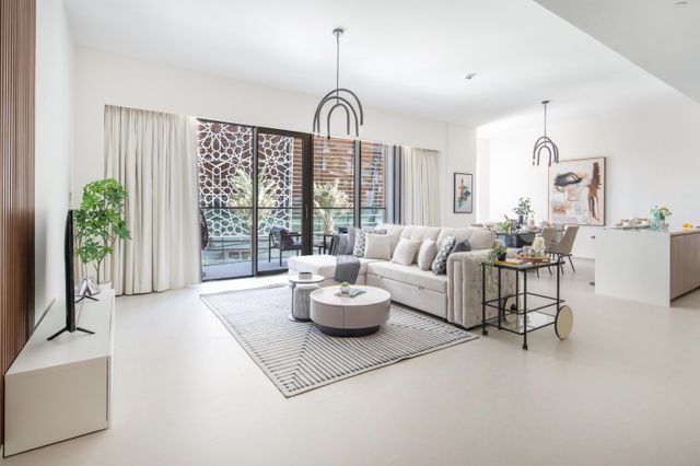 Luxurious 2BR with Burj Khalifa Views in Downtown