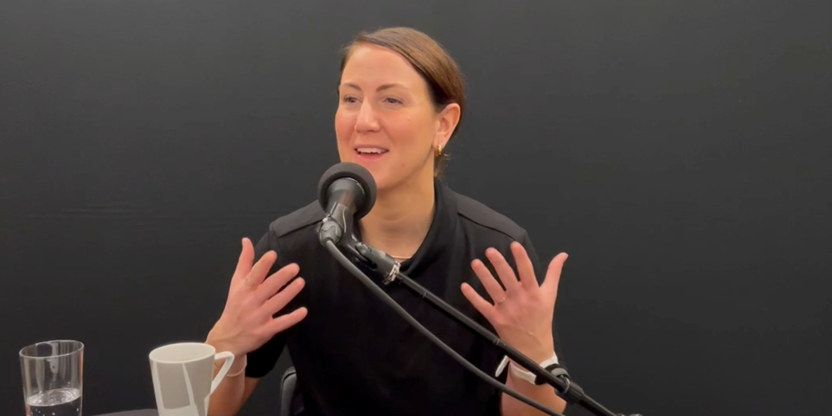 foto av kunnskapsminister Tonje Brenna under innspilling av episoden av Lærerrommet