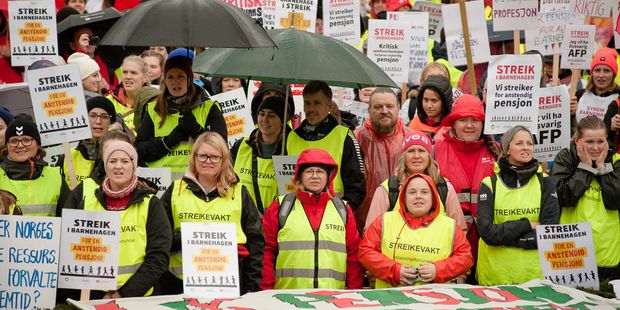 Massivt oppmøte foran Stortinget