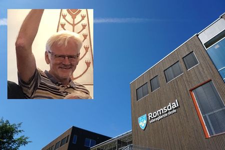 Bilde av Romsdal videregåande skule og innramma foto av HTV Ole Bjørn Hellberg