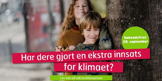 To barn står ved siden av et tre. Tekst med informasjon: "Har dere gjort en ekstra innsats for klima? Les mer på udf.no/klimaprisen. Søknadsfrist 29. september". Foto med tekst.