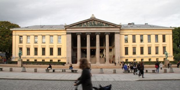 Illustrasjonsbilde foran juridisk fakultet ved Universitetet i Oslo.