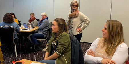 Bilde av kontaktforum grunnskule - tillitsvalde som sit rundt bord