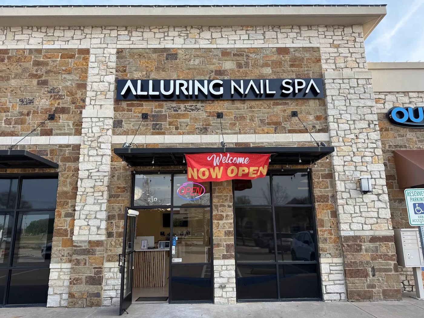 Tuyển Thợ Nails Acrylic Gel-X - Alluring Nail Spa McKinney TX