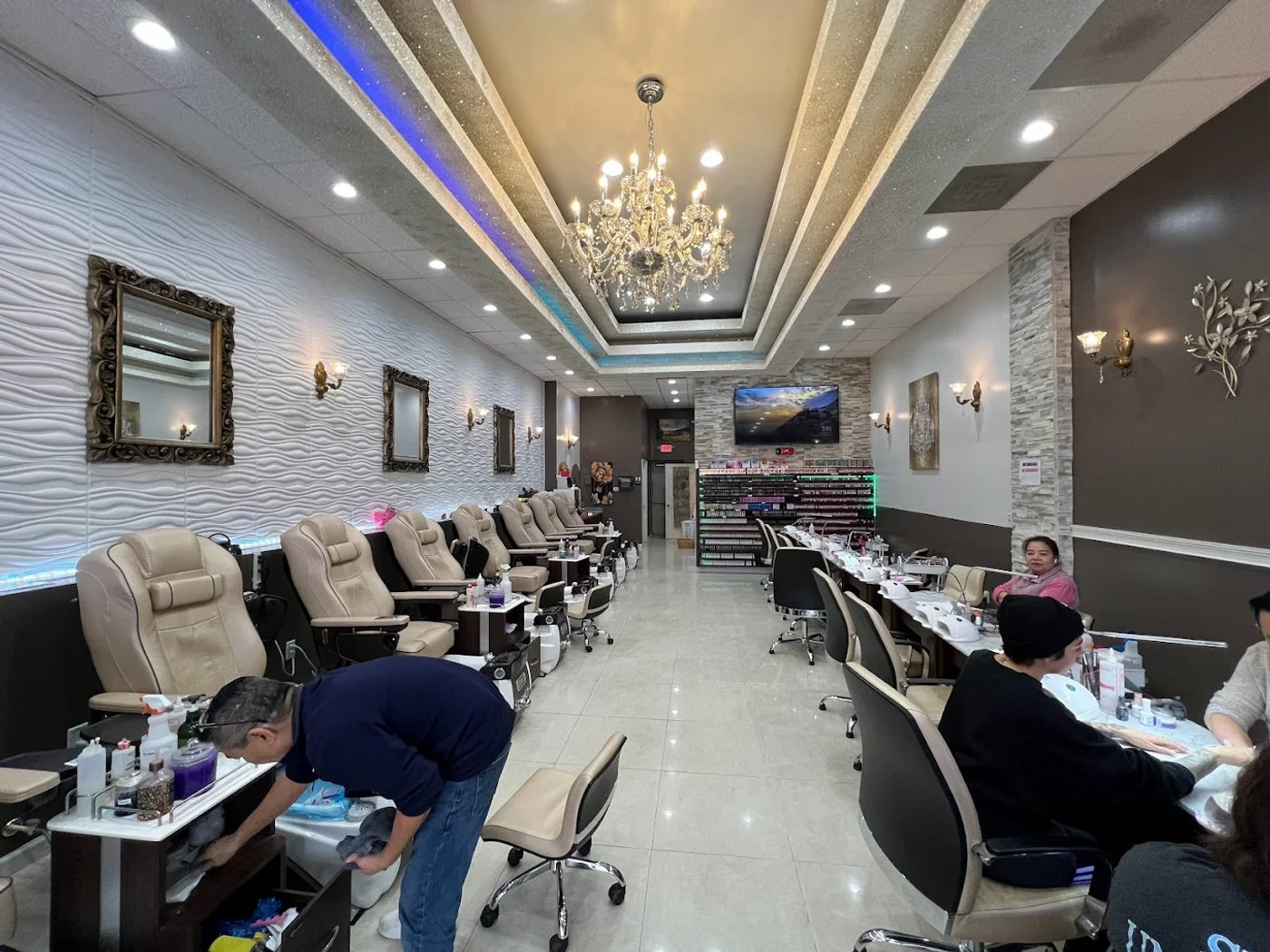 Tuyển Thợ Nails - Lương $200-300/Ngày - Howell, NJ 💅