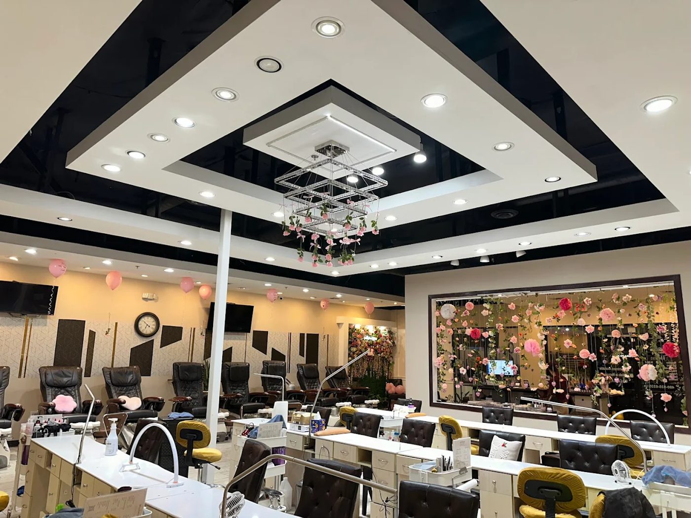 🌺Tuyển Thợ Nails Bột & Chân Tay - Maika Nails & Wax $1200-$1800++