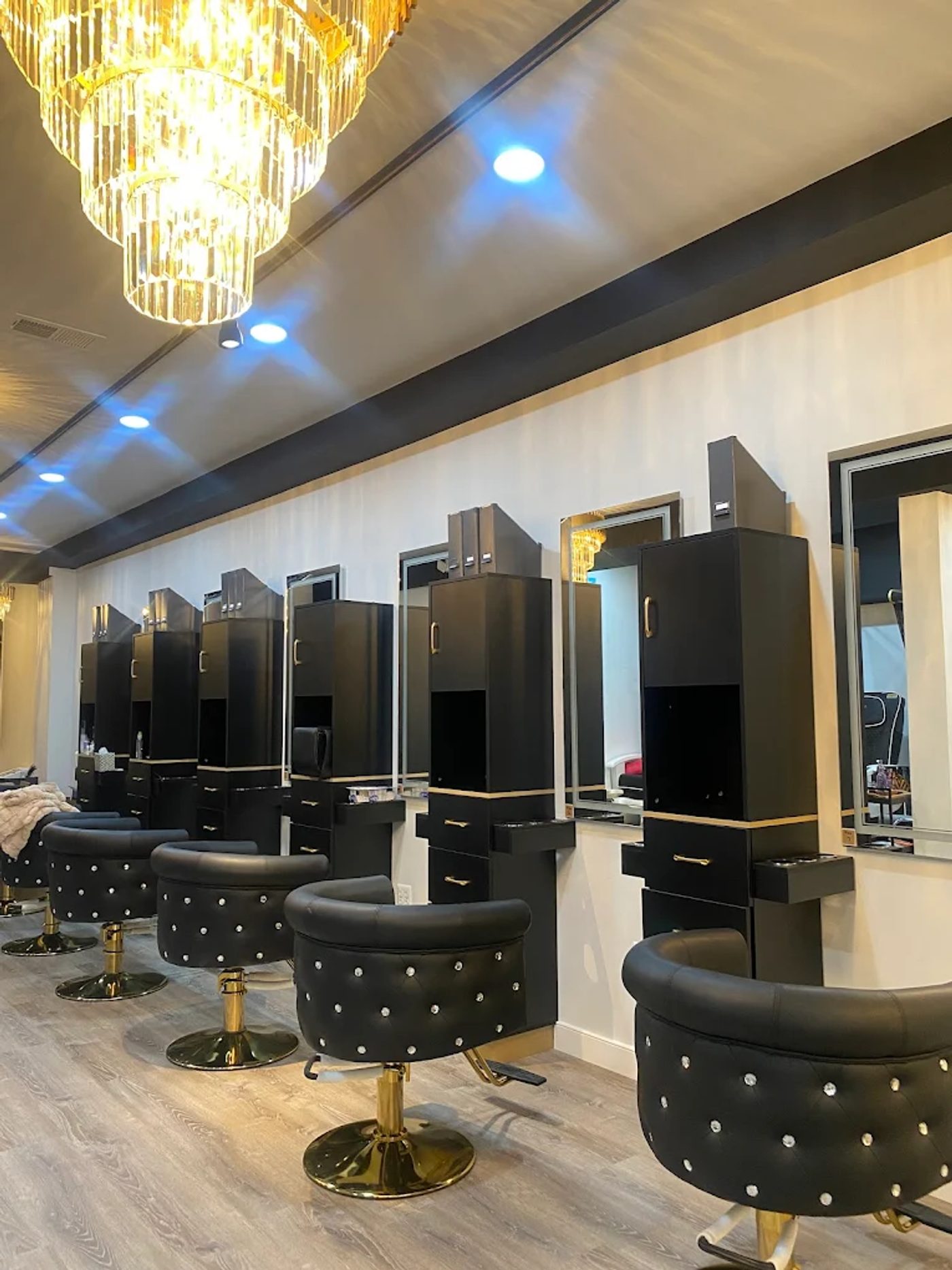 Tuyển Thợ Tóc, Thợ Nails, Facial, Massage - King's Beauty Center, Alexandria VA