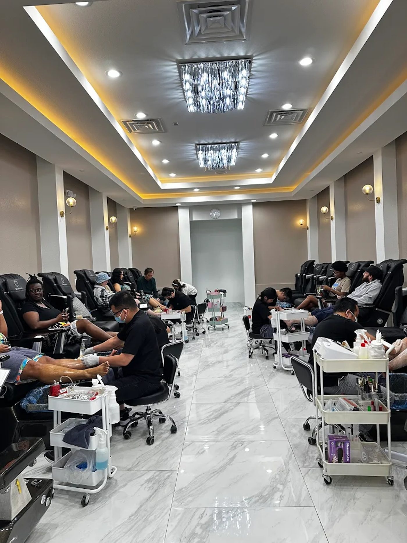 Tuyển Thợ Nails Builder Gel, Gel X, CTN, Bột - Square Nails Austin, TX