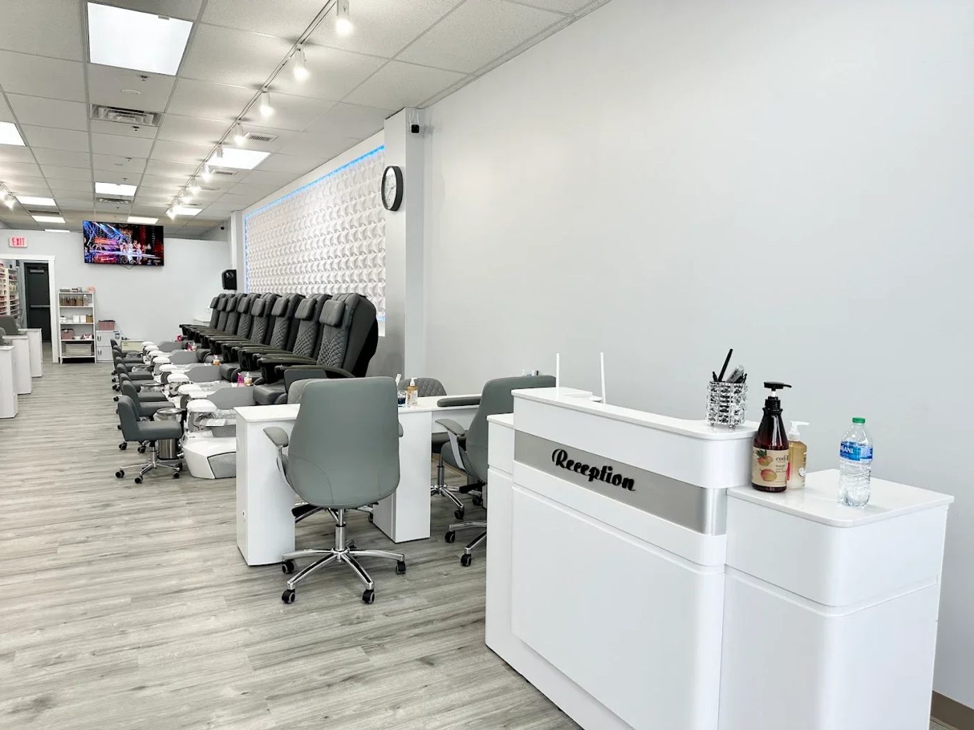 Tiệm Bliss Nails Spa Tuyển Thợ Nails Full-Time - Merrimack, NH