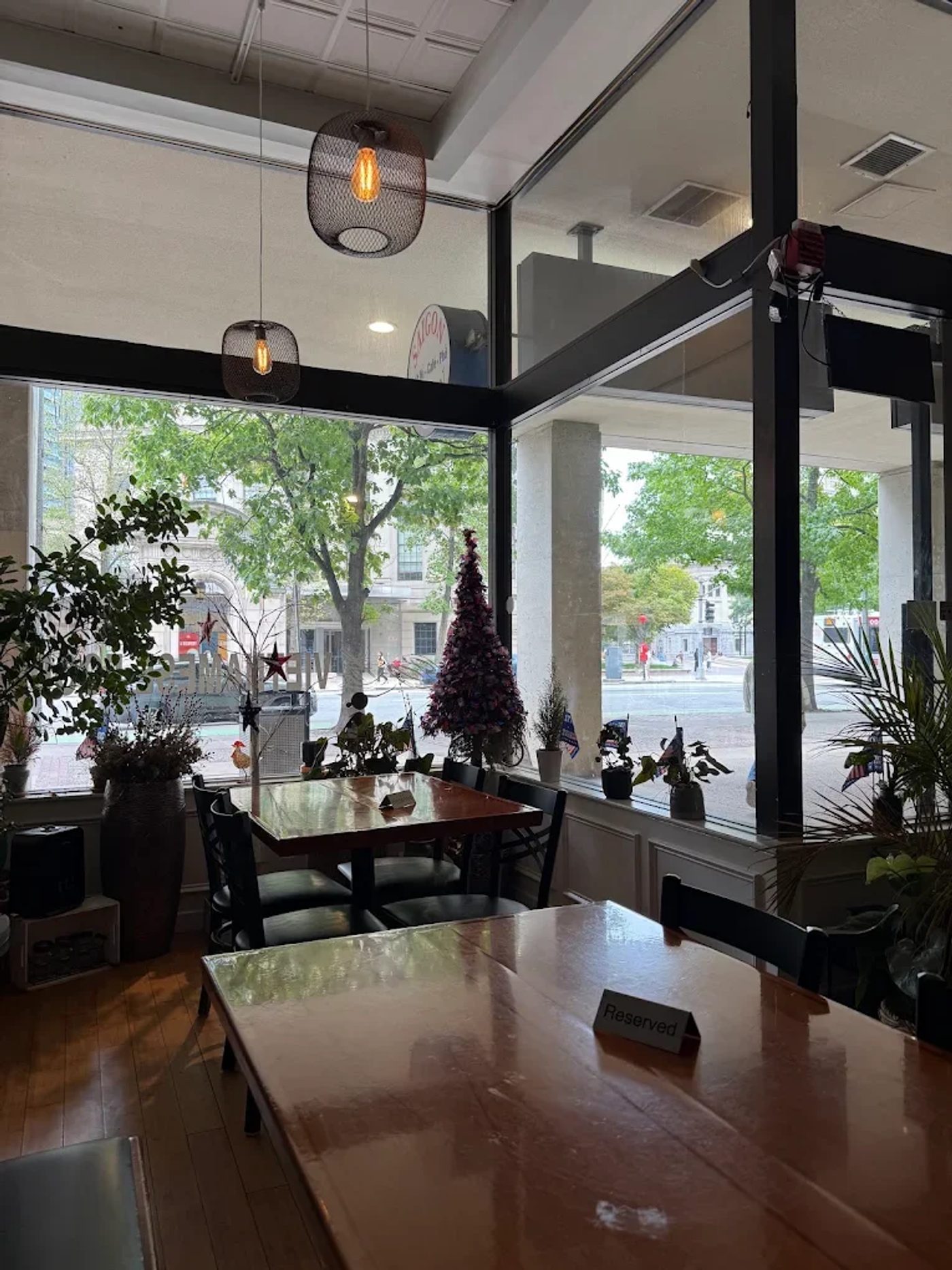 Saigon Fusion Cần Tuyển Phụ Bếp - Back Bay, Boston, MA