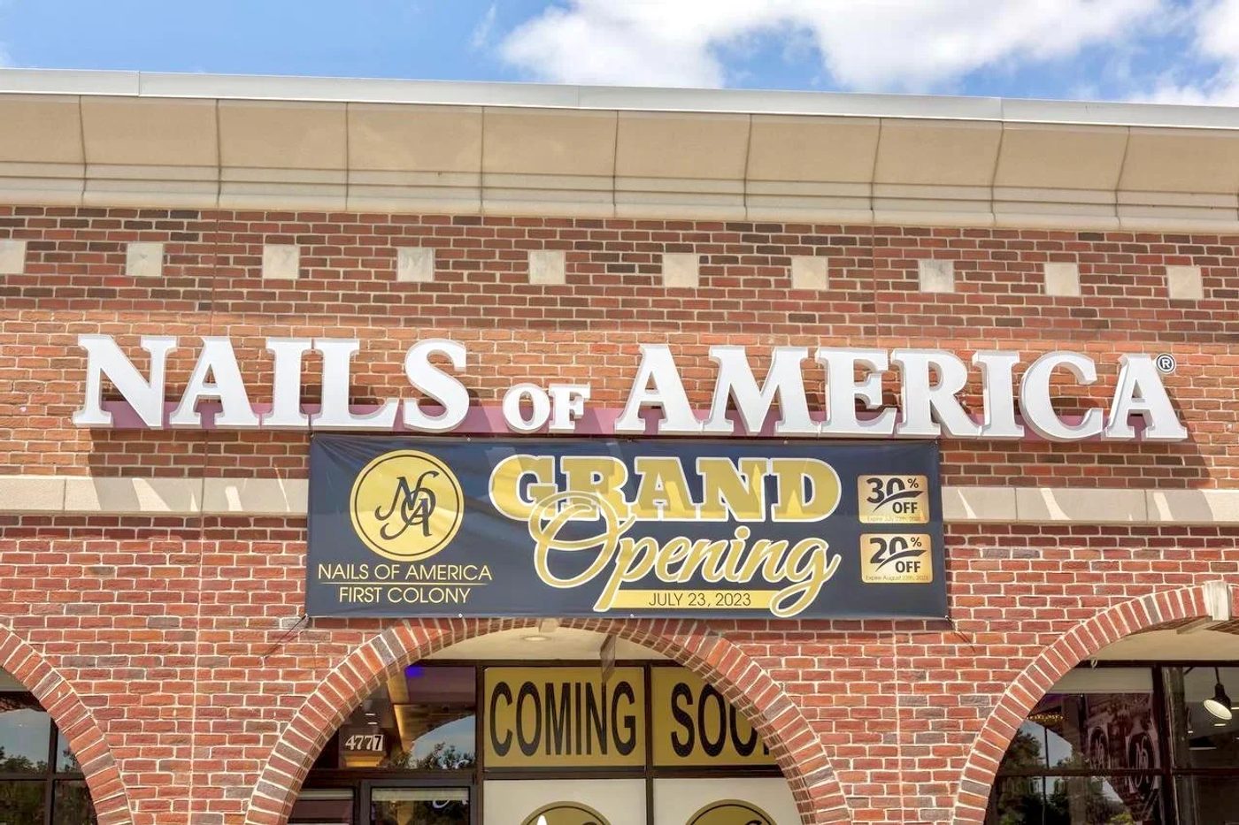 Nails Of America First Colony SugarLand Tuyển Thợ Nails & Receptionist
