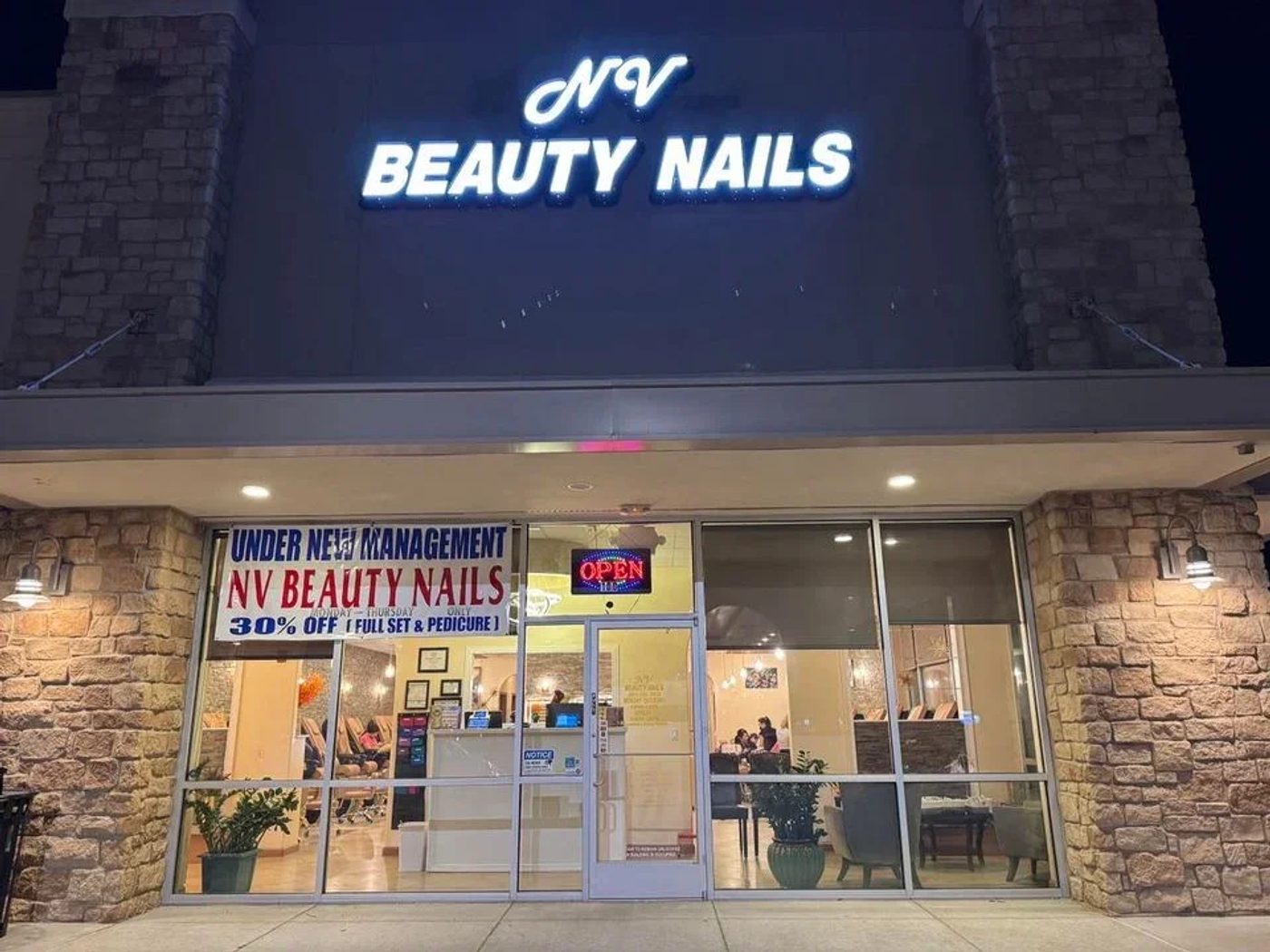 Tuyển Thợ Nails - Full/Part-time - Cypress, TX