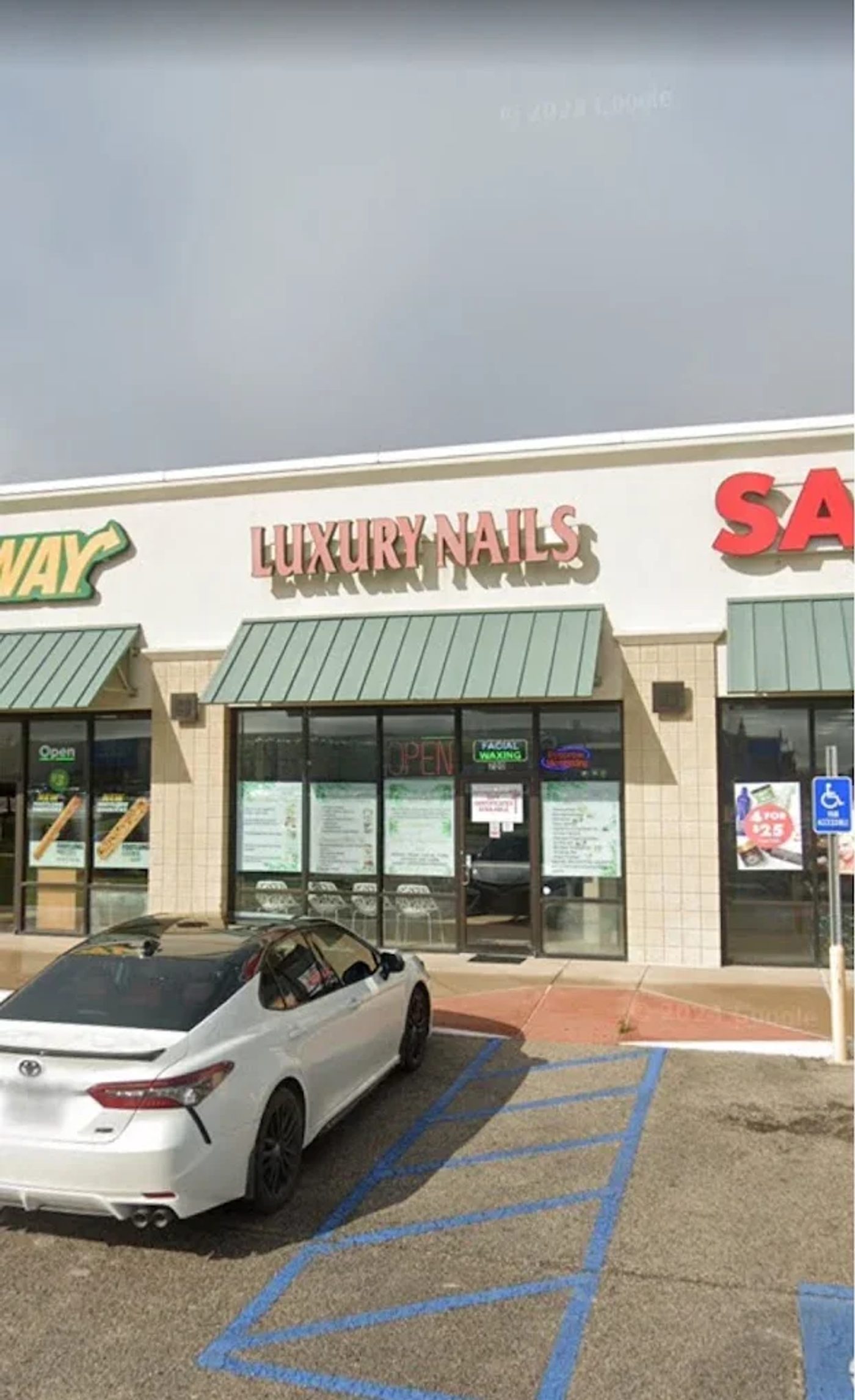 Tuyển Thợ Nails - Luxury Nails & Spa Bay City, TX