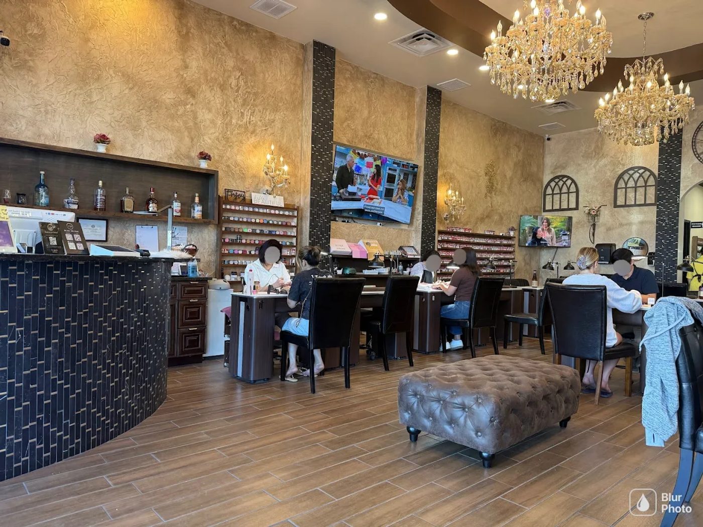Tuyển Thợ Nails Gấp - VIP Nails & Spa Liberty Hill, TX