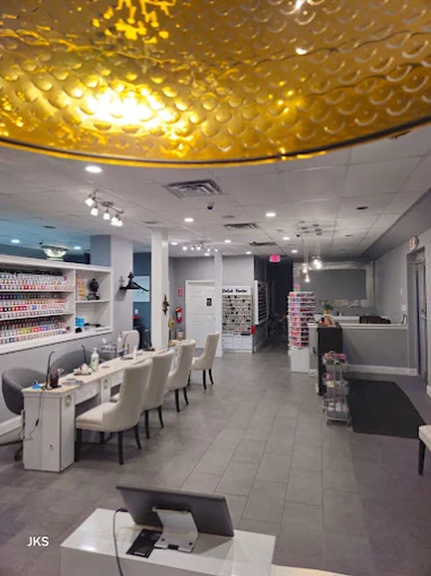 Tuyển Thợ Bột & Wax - Bliss Nail Lounge Whitman - Gần Quincy