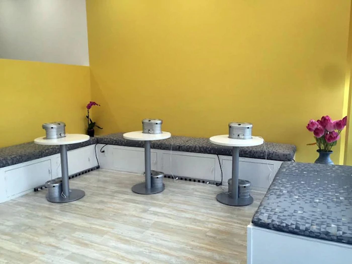 Tuyển Thợ Nails FT, Receptionist & Clean Up - Sen Nails Saugus