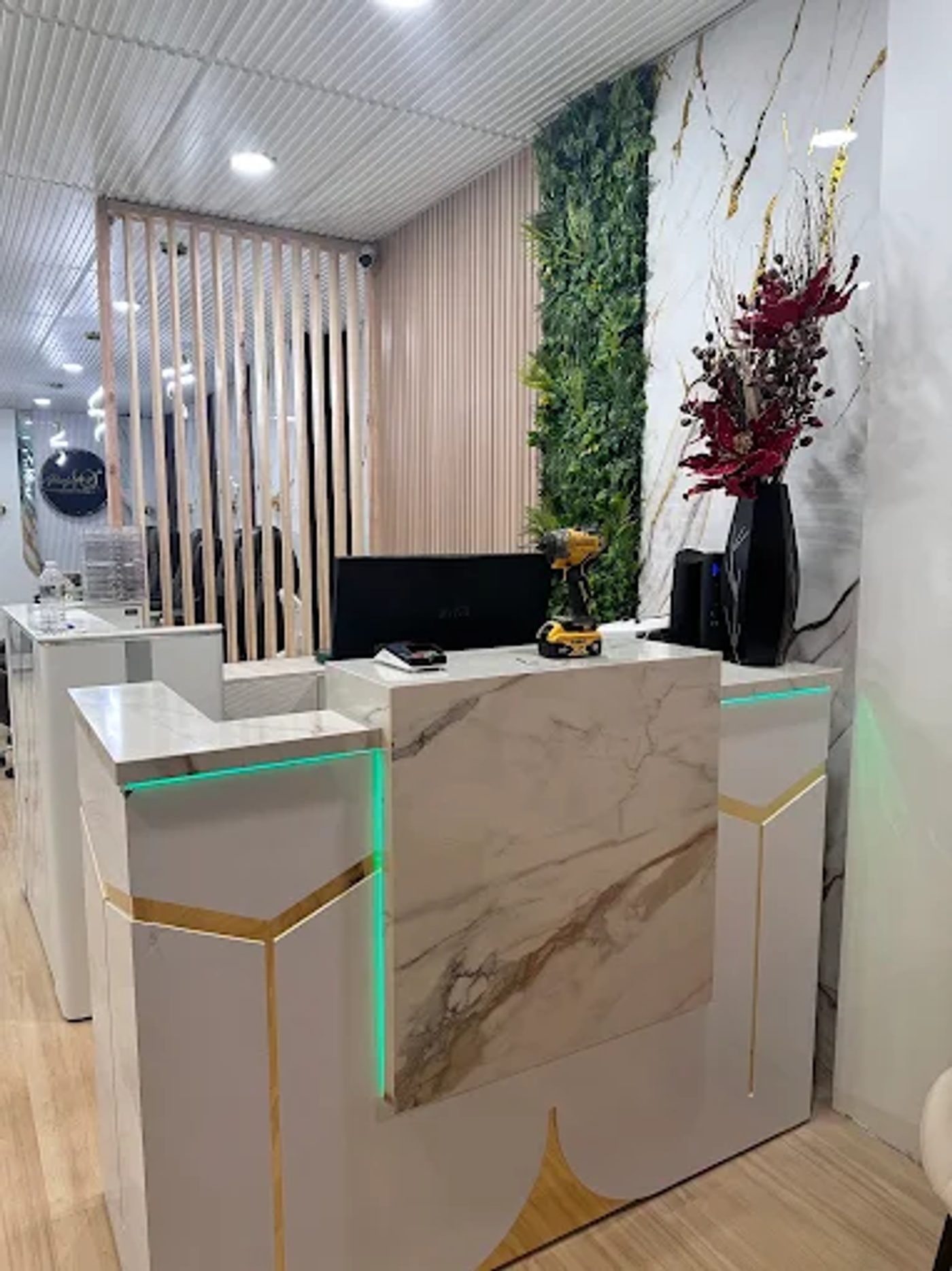 Tuyển Thợ Nails Perfect 10 Nails Salon - Northbridge, MA