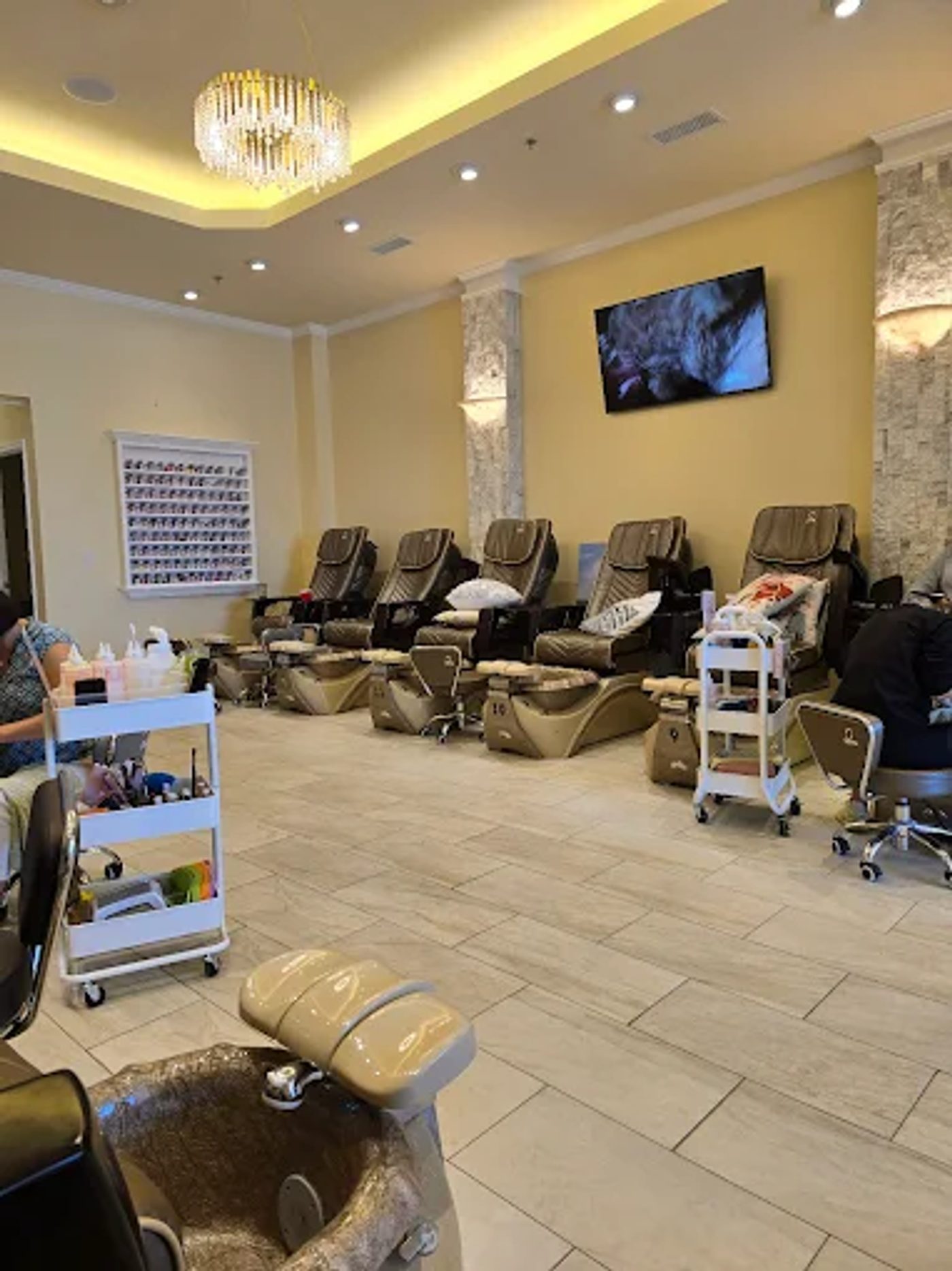 Tuyển Thợ Nails Bột Trẻ - Nail Care Spa Dunwoody, GA
