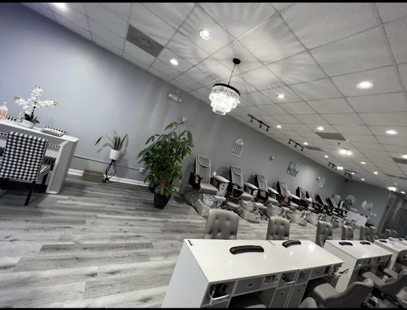 Tuyển Thợ Nails Gấp - Paradise Nail & Spa Kennesaw, GA $6500-8000/tháng
