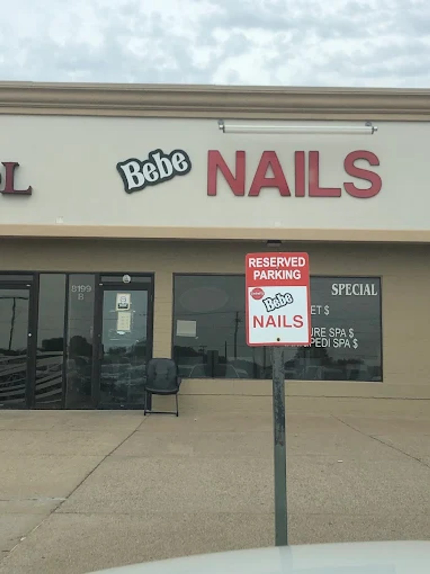 Tuyển Thợ Bột và Chân Tay Nước - Bebe Nails, Spring Lake Park MN