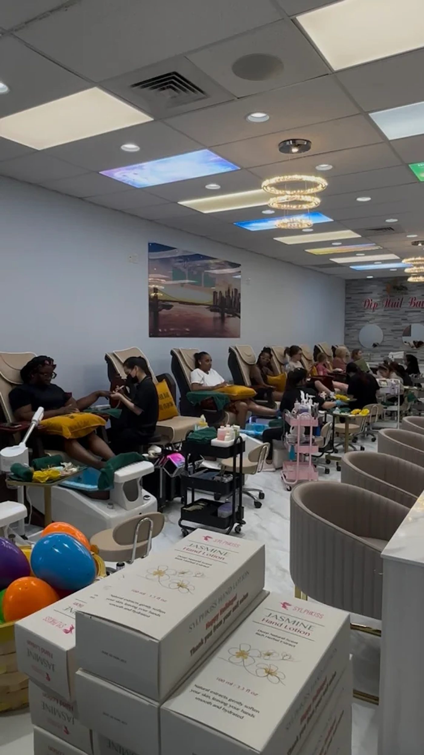 Tuyển Thợ Nails - Dip Nail Bar Suwanee, GA | Thu Nhập Ổn Định