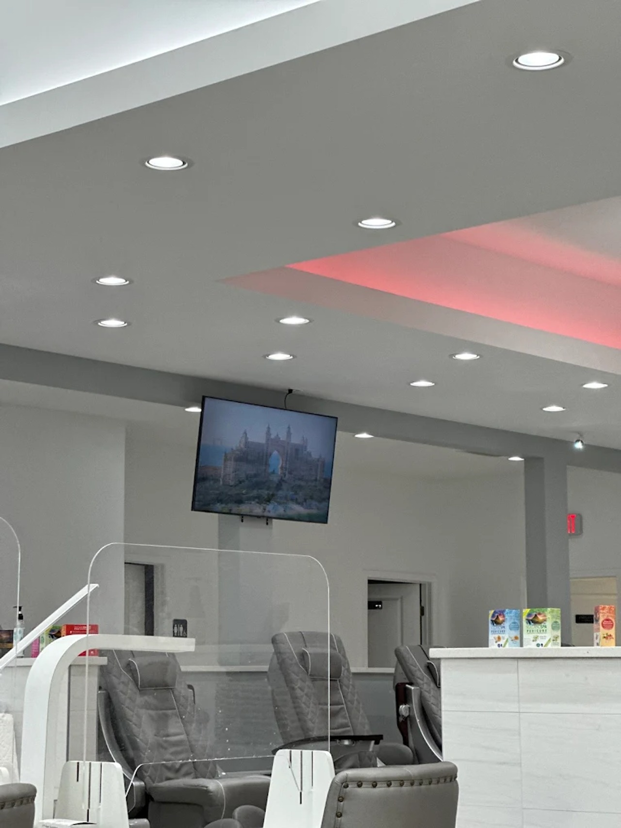 Tuyển Thợ Nails Full-time Covington GA - Tip Tốt, Làm Chủ Nhật — 1