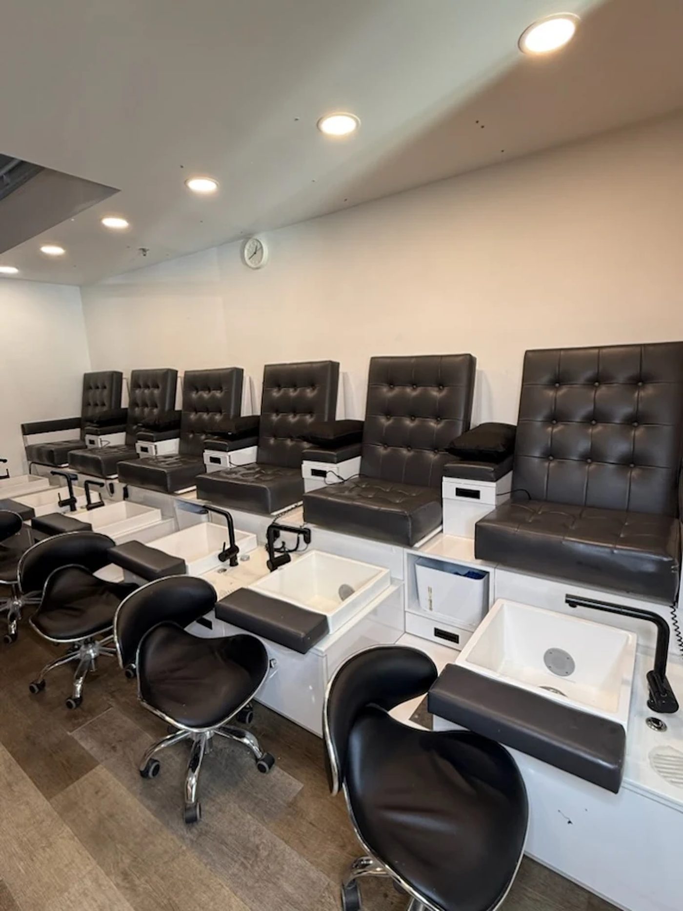 Tuyển Thợ Nails Có Bằng - Hingham, MA