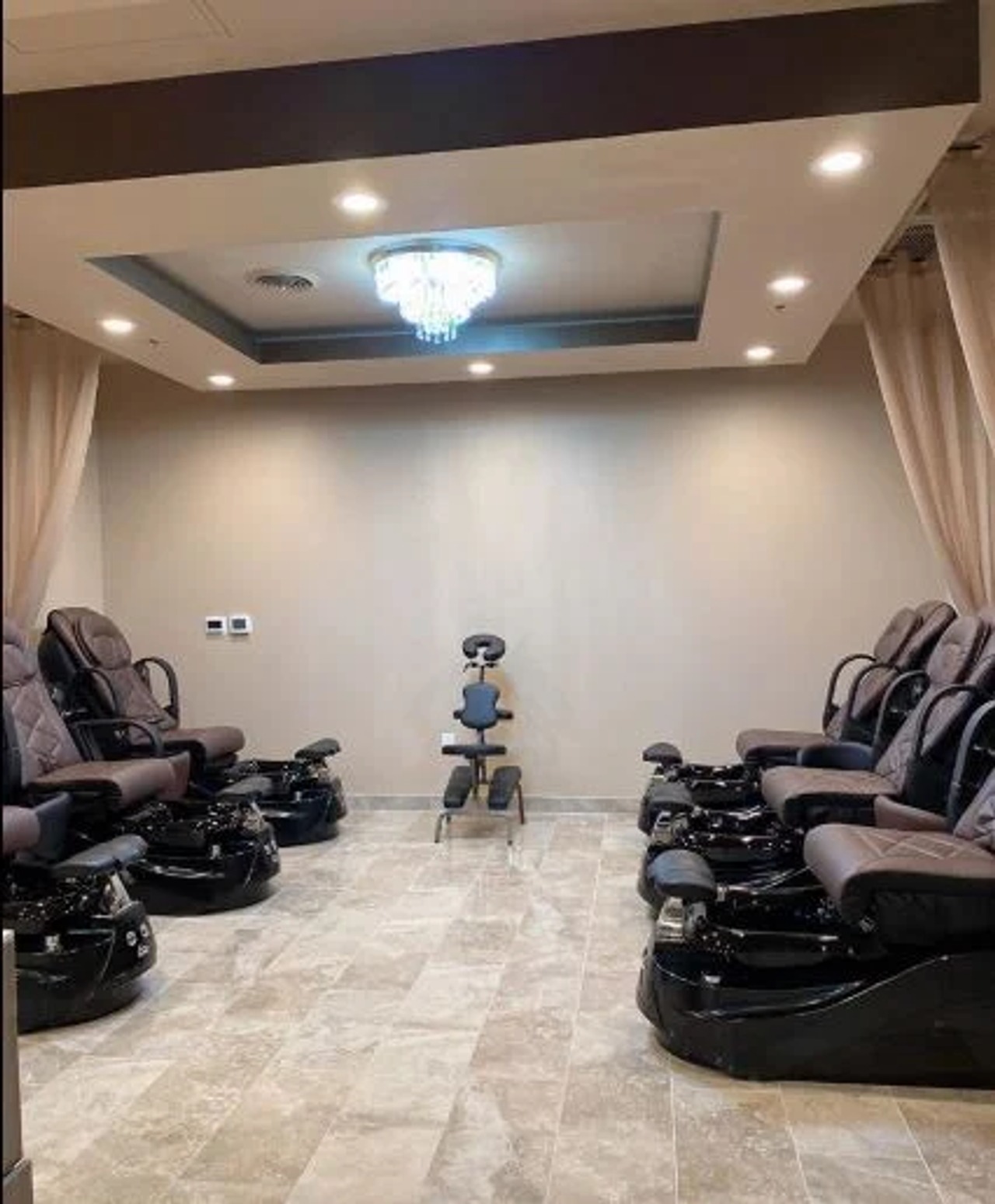 Tuyển Thợ Nails Có Kinh Nghiệm - Lavish Nails & Spa - Richmond, VA — 2