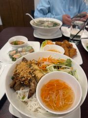 Tuyển Server Part-time & Full-time - Saigon Noodle Kitchen, Conshohocken, PA (2)