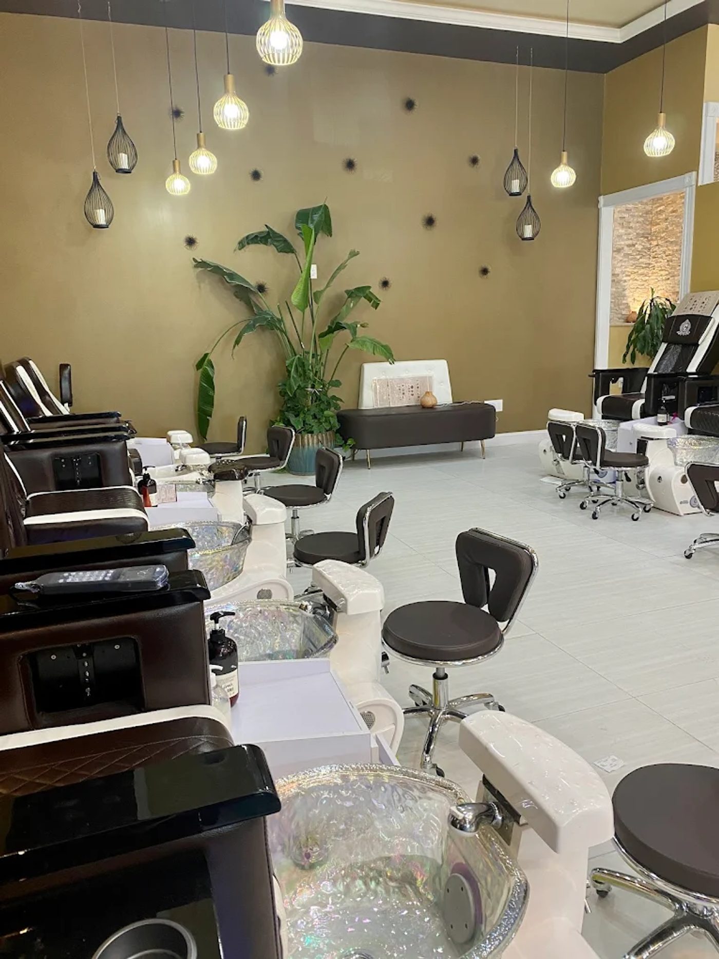 Tuyển Thư Ký Không Cần Kinh Nghiệm - Creative Nails South Shore