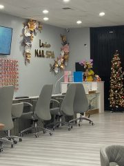 Tuyển Receptionist Vui Vẻ - Lucien Nail Spa Fontana, CA (1)