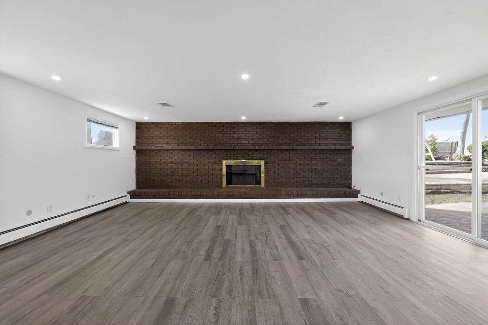 Nhà Mới Sửa Đẹp - 3PN/1PT - Brockton, MA