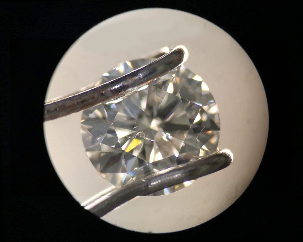 SI2 clarity round diamond