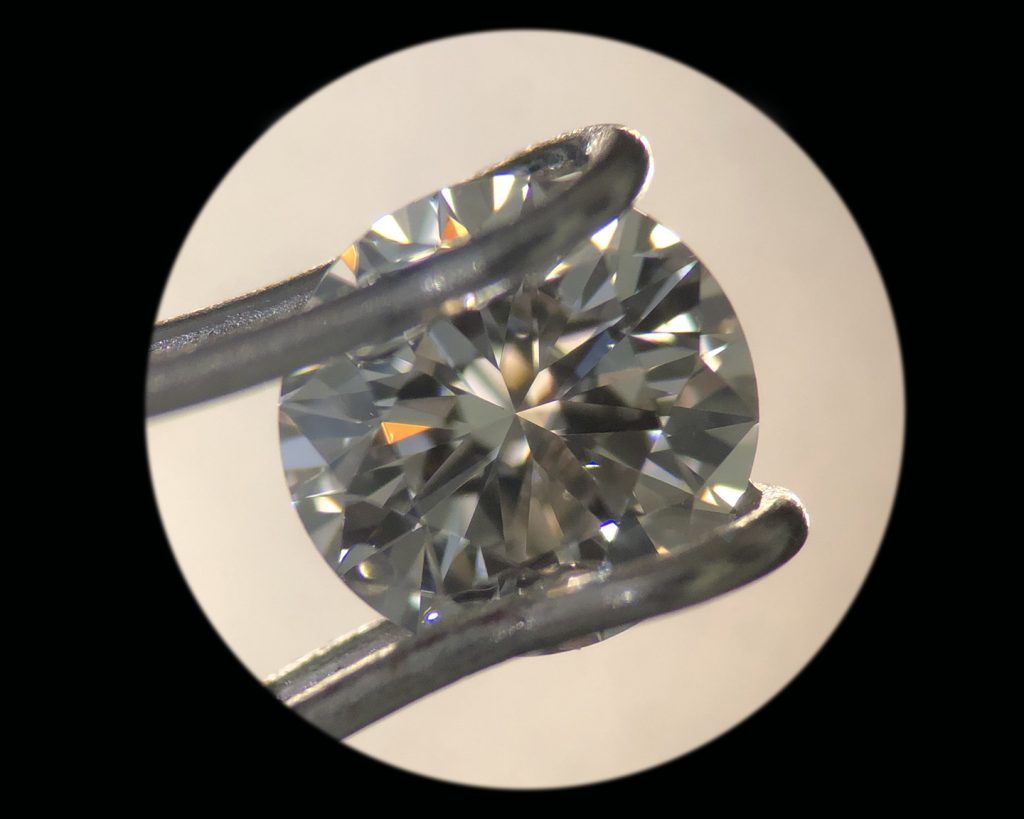 VS1 clarity round diamond