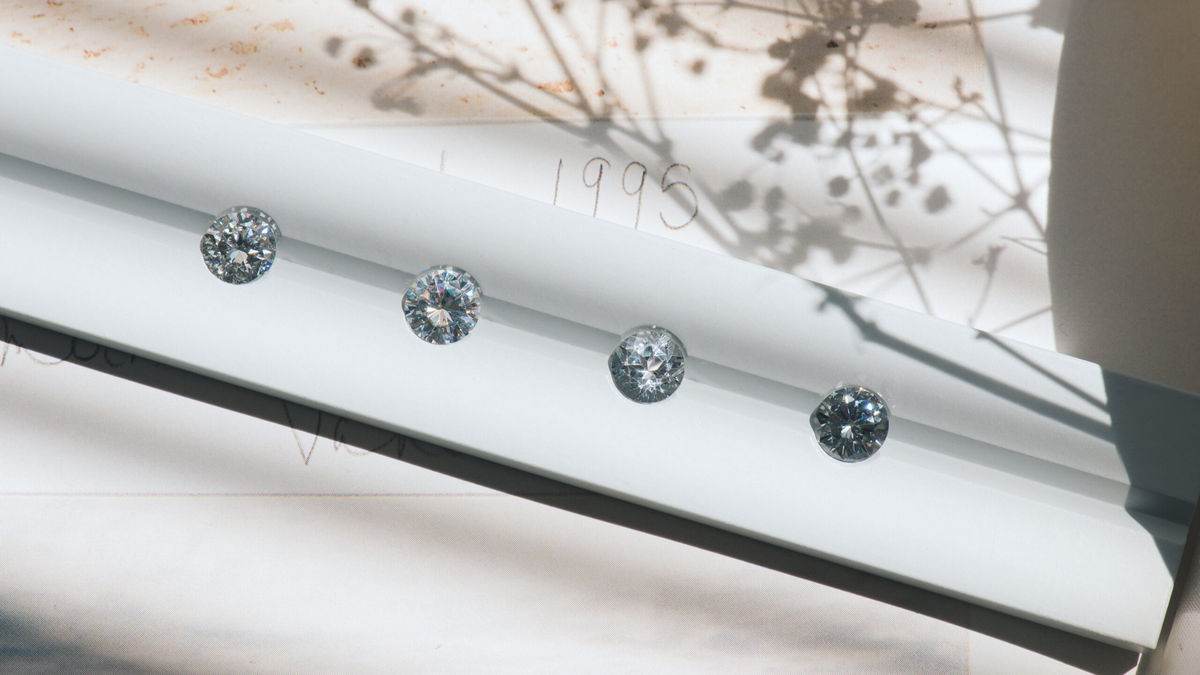 Best Diamond Alternatives pebble by engage