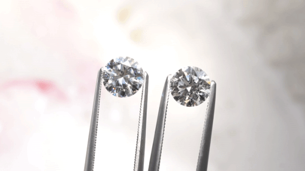 round moissanite vs diamond comparison