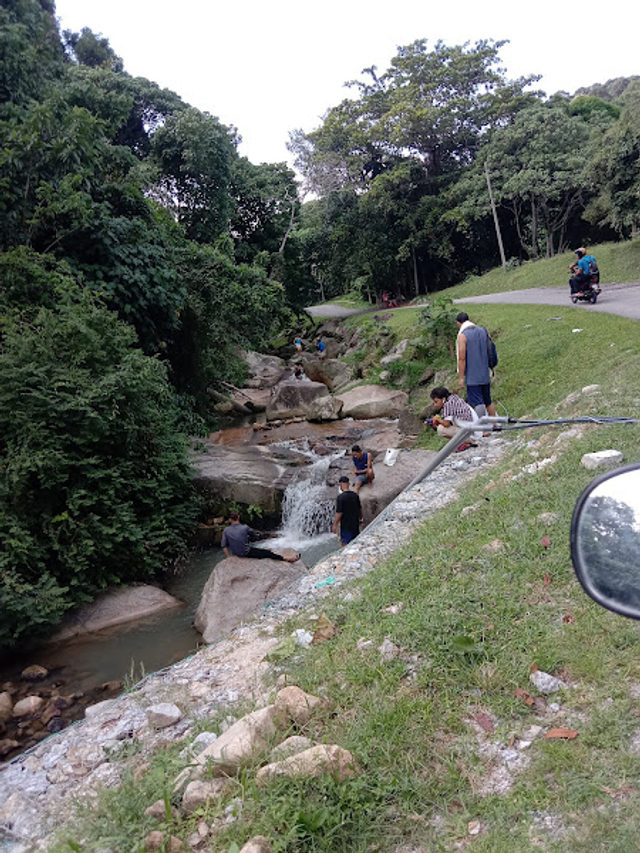 Latar air terjun Setia vista