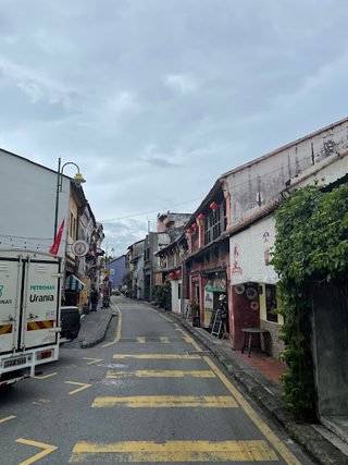 Penang Street Art - Kids on bicycle by Ernest Zacharevic 2