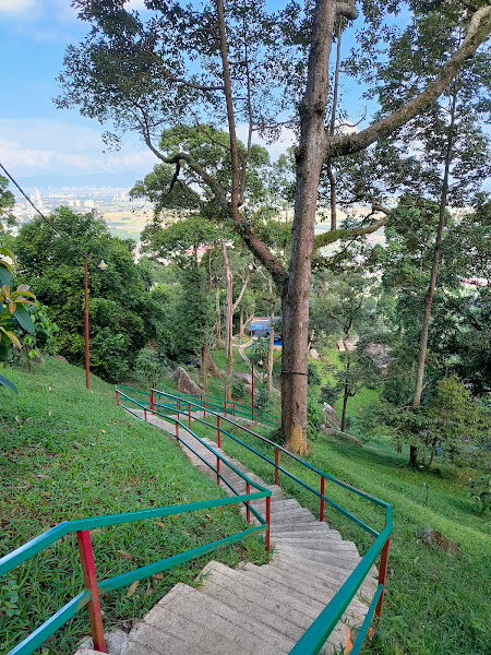 328 Rainbow Stairways @ Durian Orchard