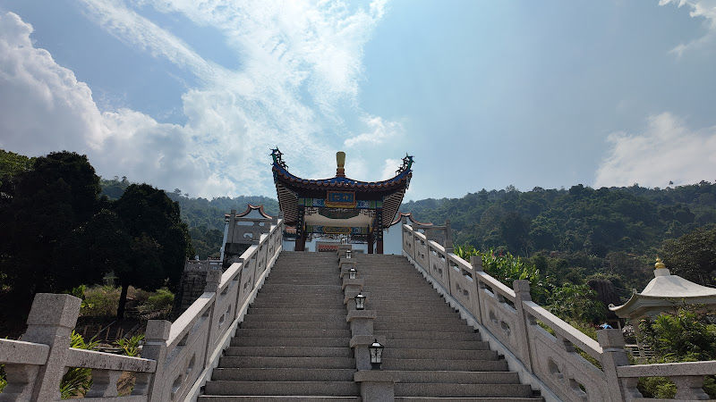 Penang Hill Buddhist Temple Viewing Spot