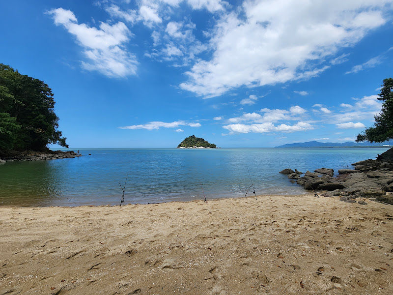 Pantai Pasir Kecil Bukit Ginting