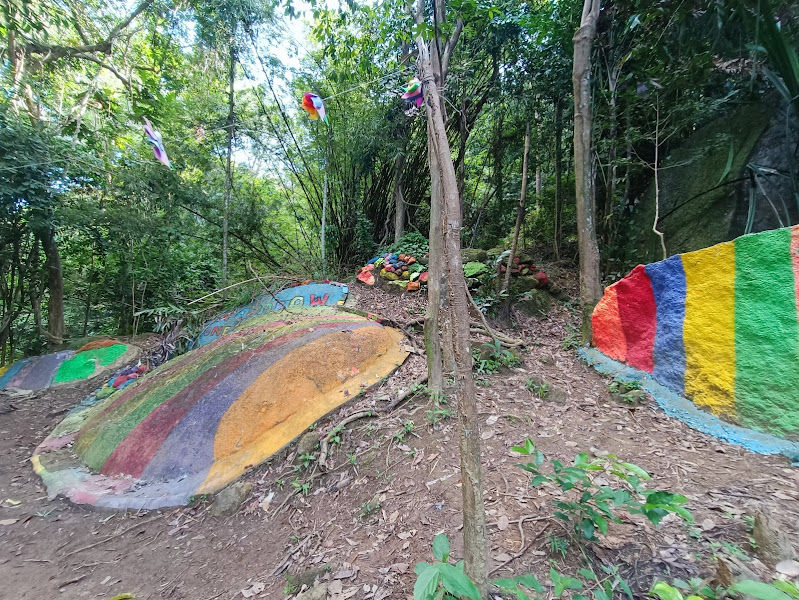 Rainbow stone (Batu pelangi/வானவில் கல்)