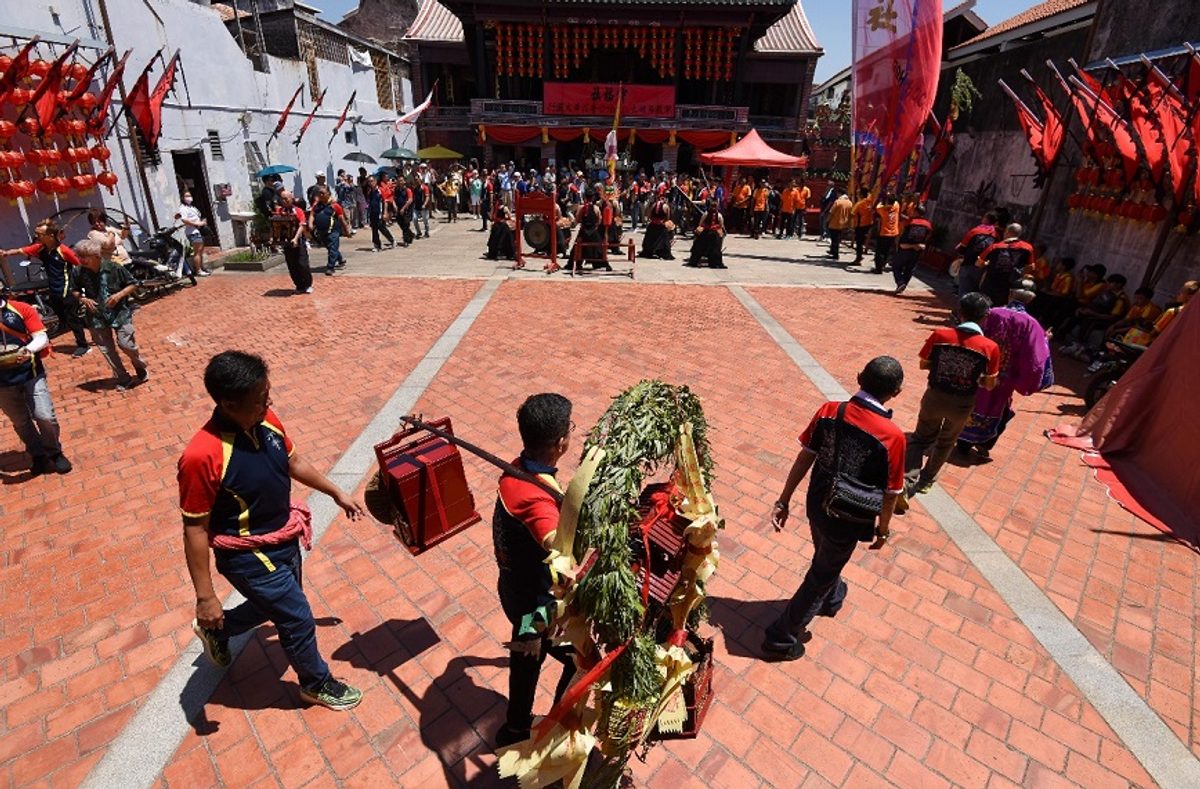 Commencement of Pilgrimage Procession to Hai Choo Soo Temple Tanjung Tokong (寶福社请火游行至海珠屿大伯公庙)