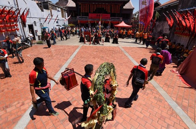 Commencement of Pilgrimage Procession to Hai Choo Soo Temple Tanjung Tokong (寶福社请火游行至海珠屿大伯公庙)