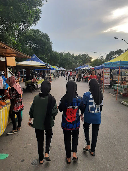 Pasar Malam(mini)hari Rabu, Taman Guar perahu