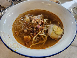 Arowana Eleven Cafe 福建面 2