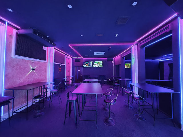 J House Family Ktv & Bistro