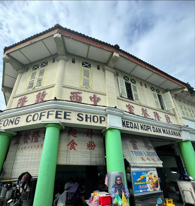 Aimi Lim Halal Hokkien Mee