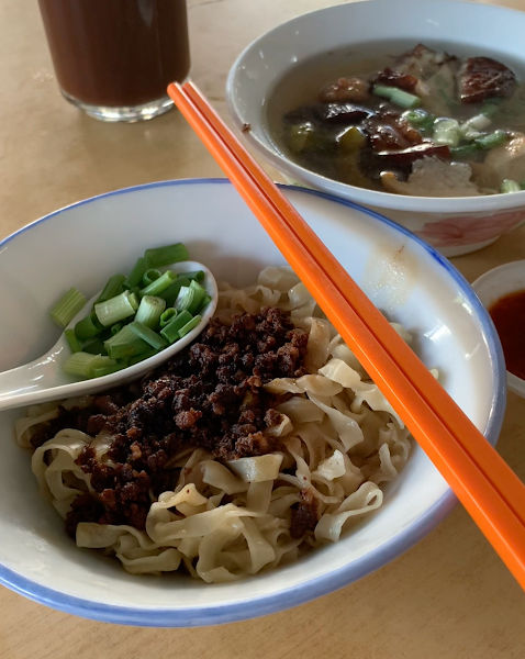 客家面特制酿豆腐 Hakka Mee